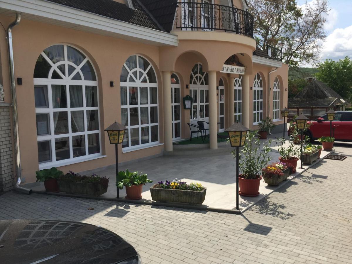 Patavar Panzio Etterem Gyongyospata Exterior foto